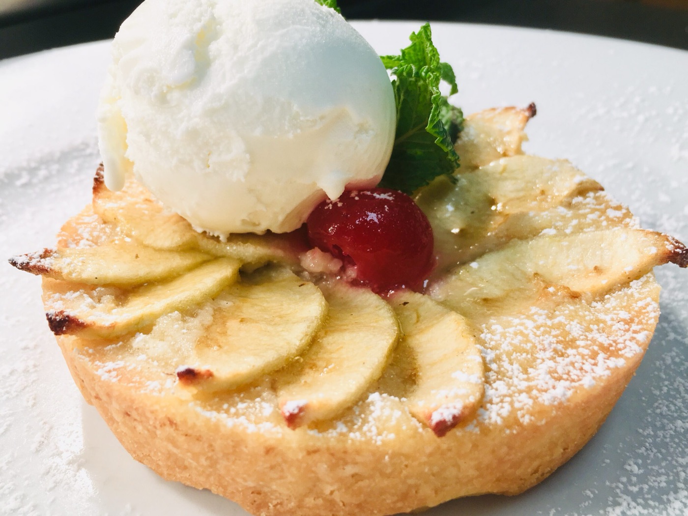 Apple tart with vanilla ice cream