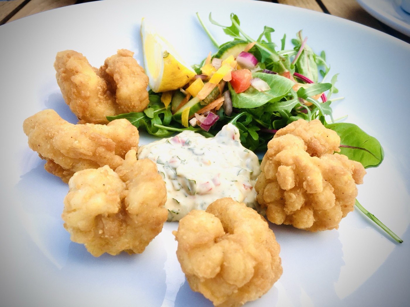 Crispy fried squid with lemon and tartare